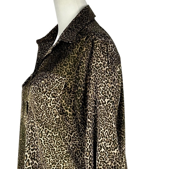Jones NEW YORK SIGNATURE ANIMAL PRINT LONG SLEEVE BUTTON DOWN BLOUSE - Picture 5 of 16